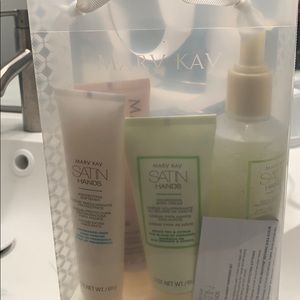 Mary Kay satin hands set
